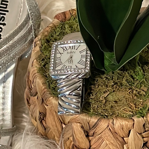 IMÁN Silver Tone Rhinestone Women’s Wristwatch NWOT - Picture 1 of 2